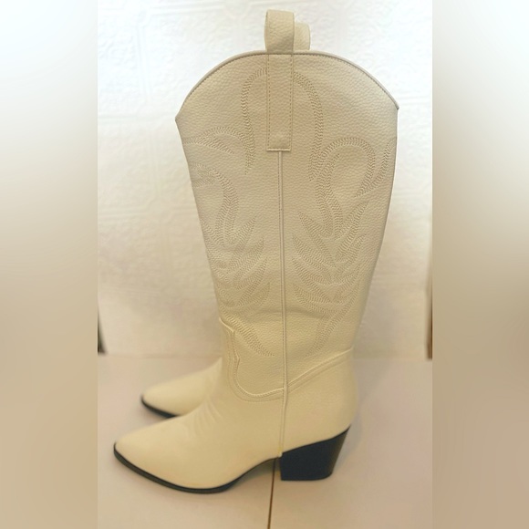 Privileged Shoes - White leather cowboy boots